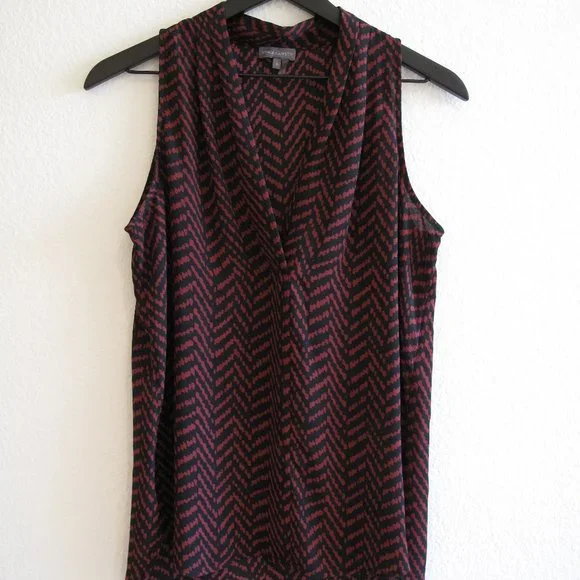 VINCE CAMUTO Black and Burgundy Chevron Top - Picture 1 of 10